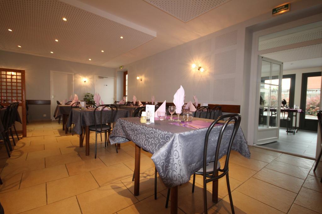 Logis Hotel Restaurant Auberge De La Cloche Le Theil-sur-Huisne Bagian luar foto