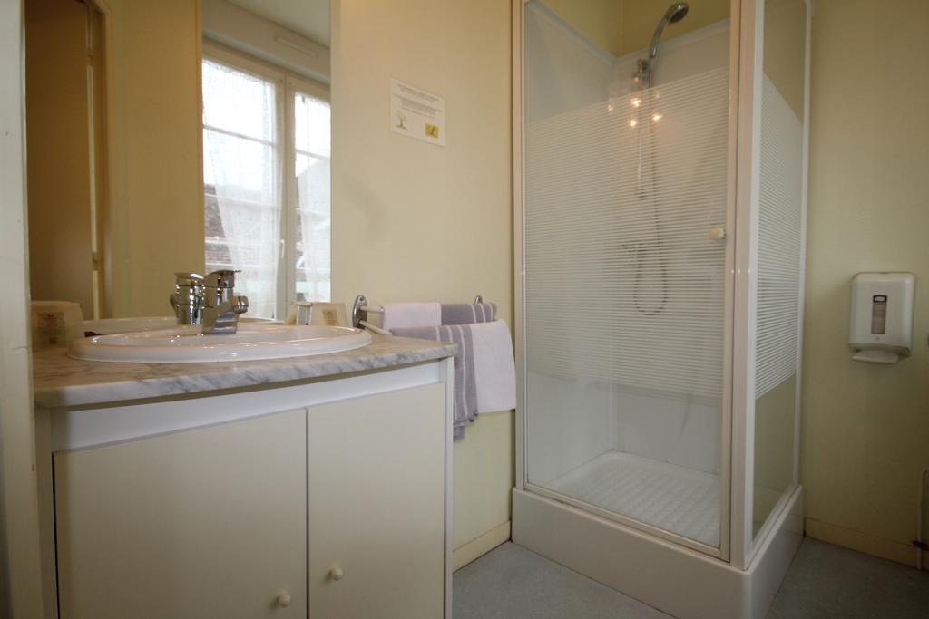 Logis Hotel Restaurant Auberge De La Cloche Le Theil-sur-Huisne Bagian luar foto