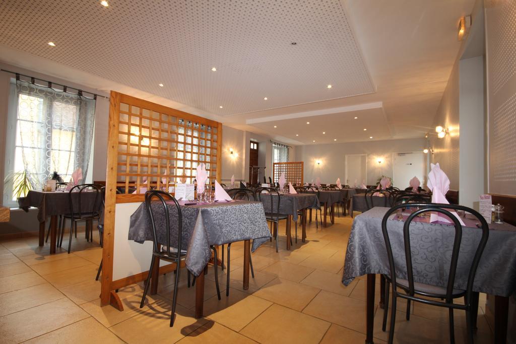 Logis Hotel Restaurant Auberge De La Cloche Le Theil-sur-Huisne Bagian luar foto