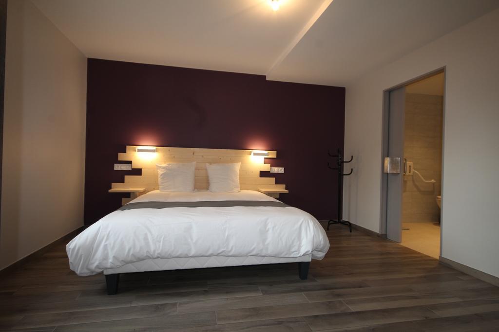 Logis Hotel Restaurant Auberge De La Cloche Le Theil-sur-Huisne Bagian luar foto