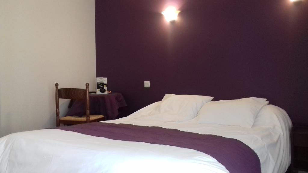 Logis Hotel Restaurant Auberge De La Cloche Le Theil-sur-Huisne Bagian luar foto