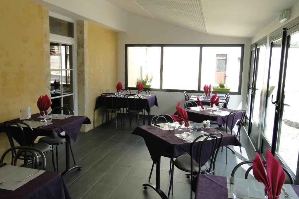 Logis Hotel Restaurant Auberge De La Cloche Le Theil-sur-Huisne Bagian luar foto