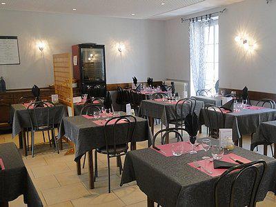 Logis Hotel Restaurant Auberge De La Cloche Le Theil-sur-Huisne Bagian luar foto