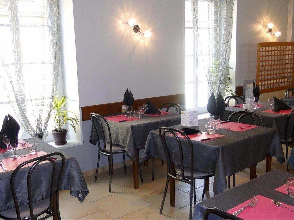 Logis Hotel Restaurant Auberge De La Cloche Le Theil-sur-Huisne Bagian luar foto